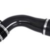 APR Carbon Fiber indsugninsrør er en attraktiv højtydende opgradering designet til at øge ydeevnen ved at lade motoren ånde mere frit.