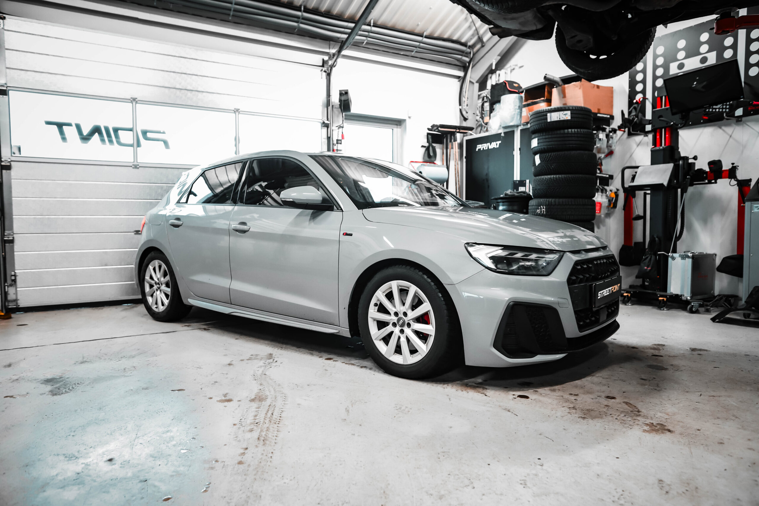 A1 GB sænket med H&R fjedre frontbillede