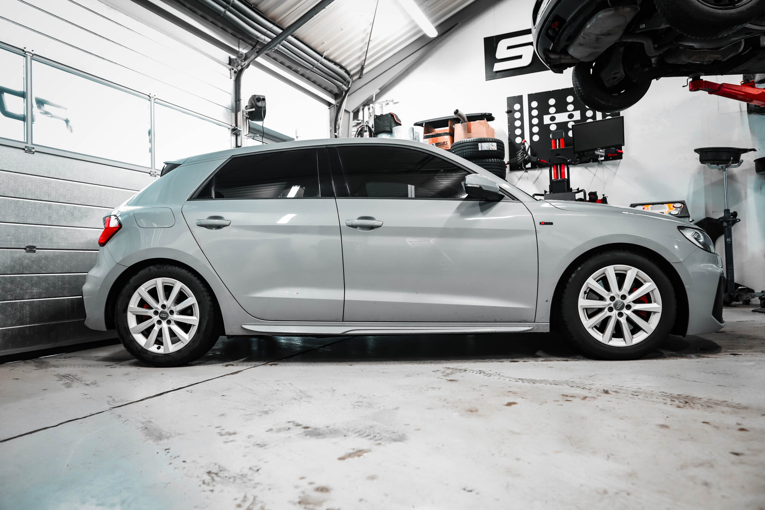 A1 GB sænket med H&R fjedre billede af hele siden